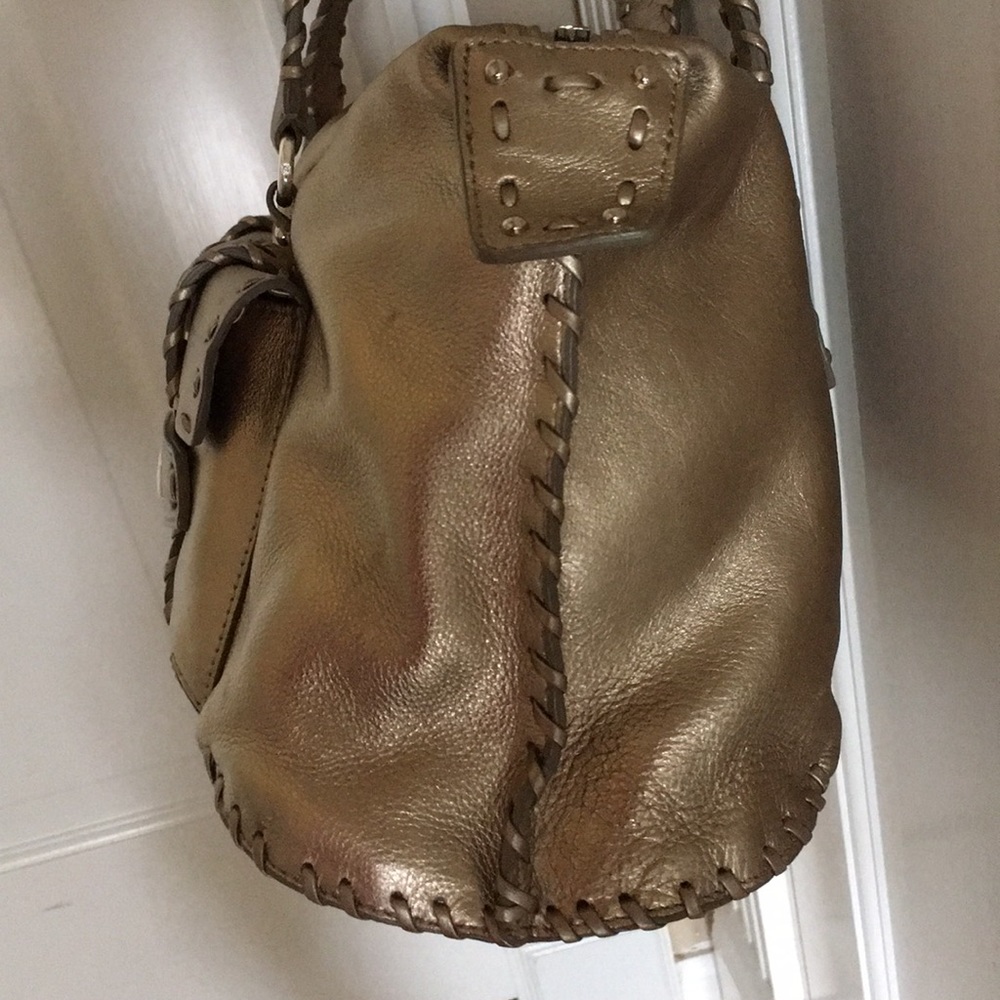 Michael Kors gold metallic hand bag with zip top - Picture 6 of 8